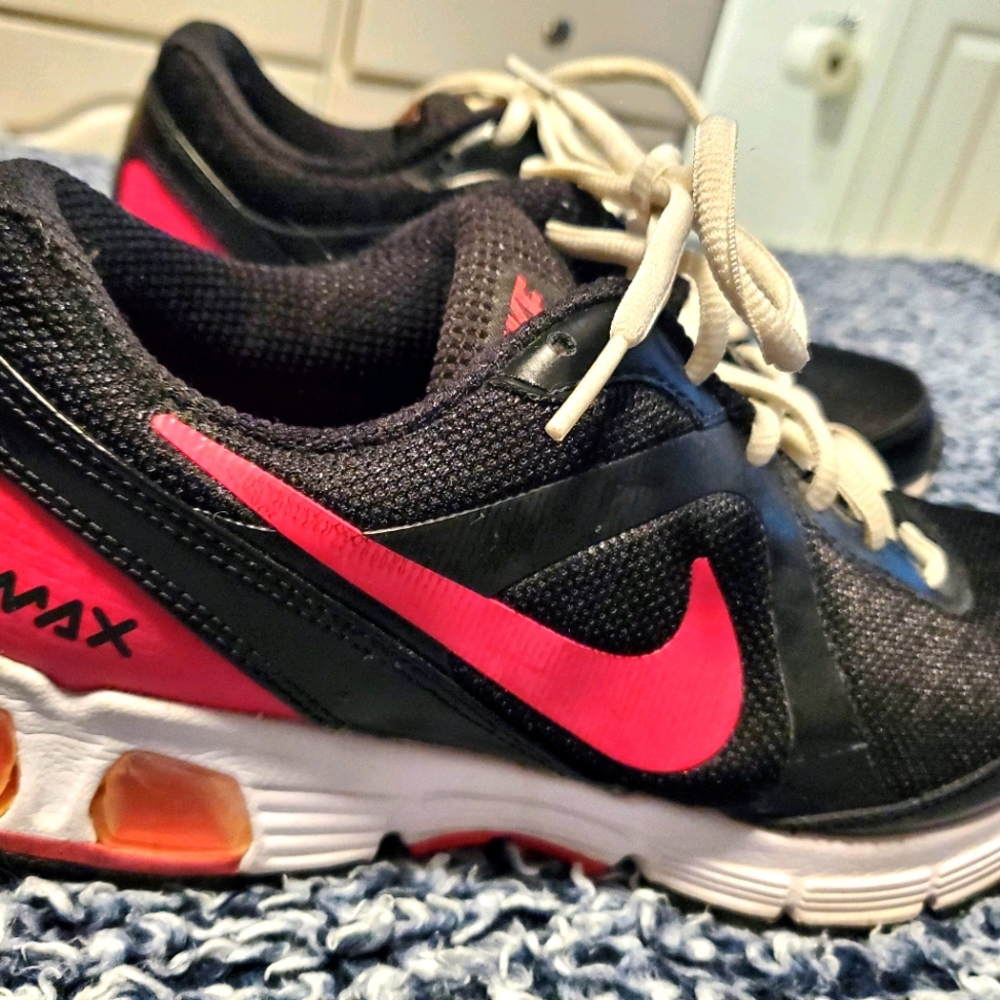Womens Nike shoe size 8